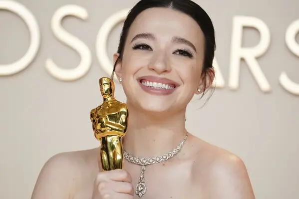 Quem é Mikey Madison, a atriz que superou Fernanda Torres no Oscar?